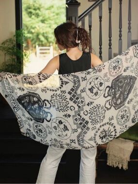 Market of Stars Primitive Antique Country Black & Cream Print Women's  Scarf